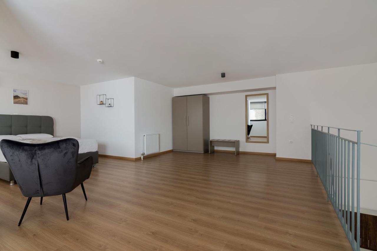 Leochares Lifestyle Apartments - Self Check-In Athena Bagian luar foto