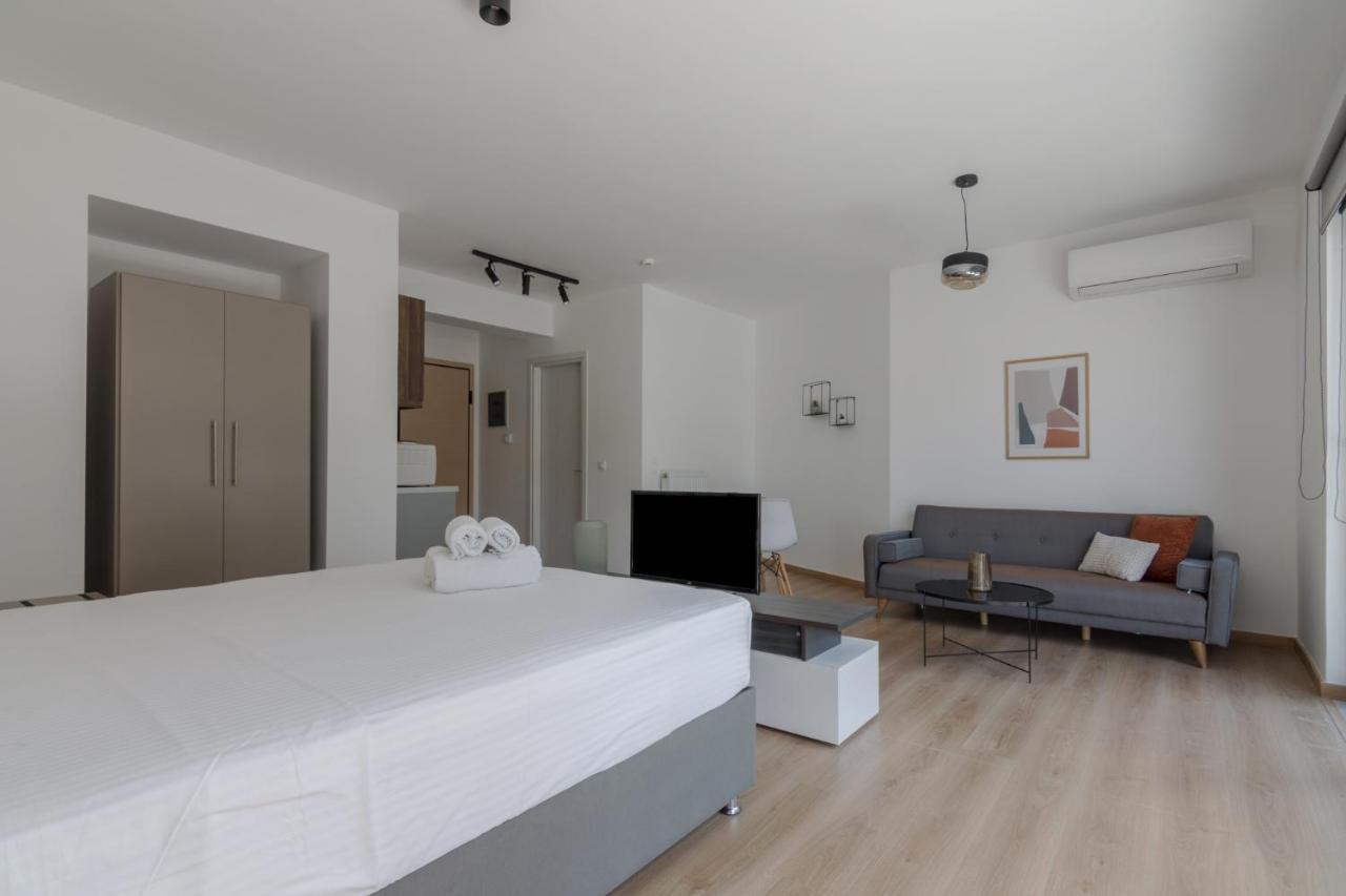 Leochares Lifestyle Apartments - Self Check-In Athena Bagian luar foto