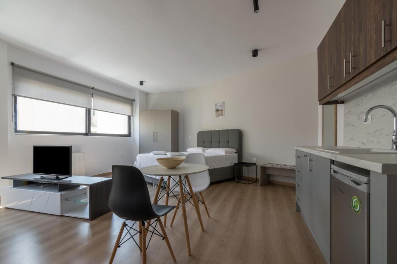 Leochares Lifestyle Apartments - Self Check-In Athena Bagian luar foto